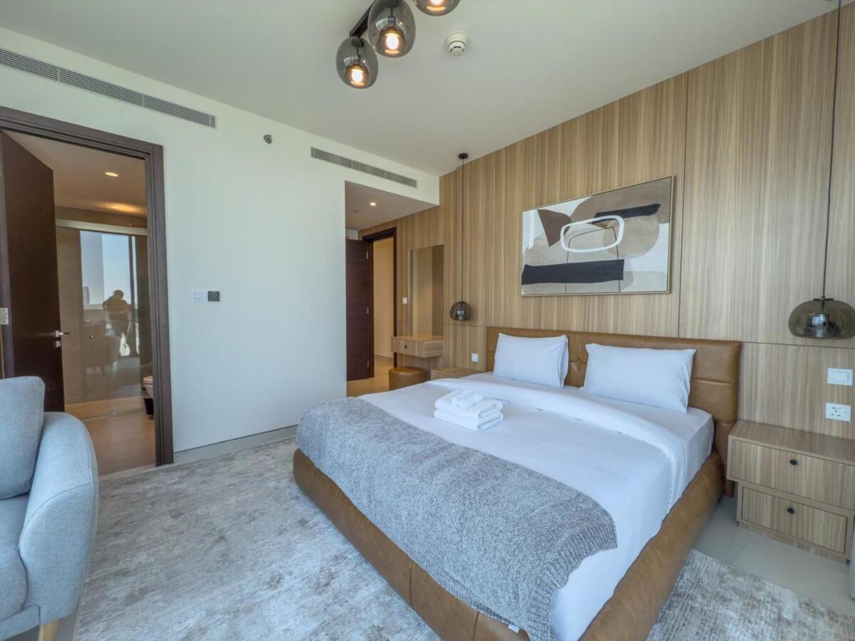 Elegant 2-br With Modern Comfort *