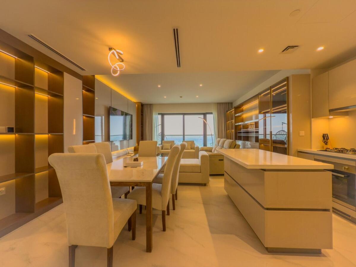 Apartment Elegant 2-br With Modern Comfort *