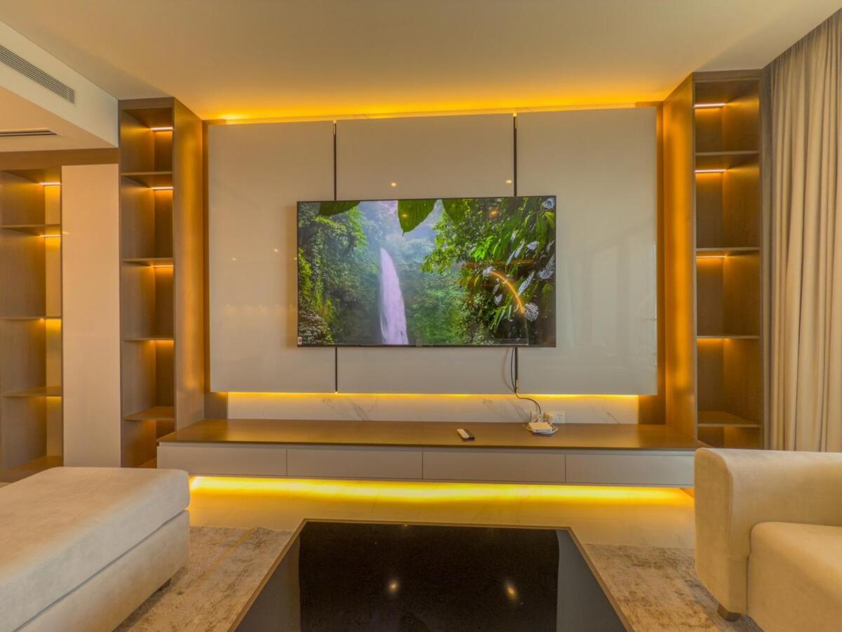 Elegant 2-br With Modern Comfort Apartment *