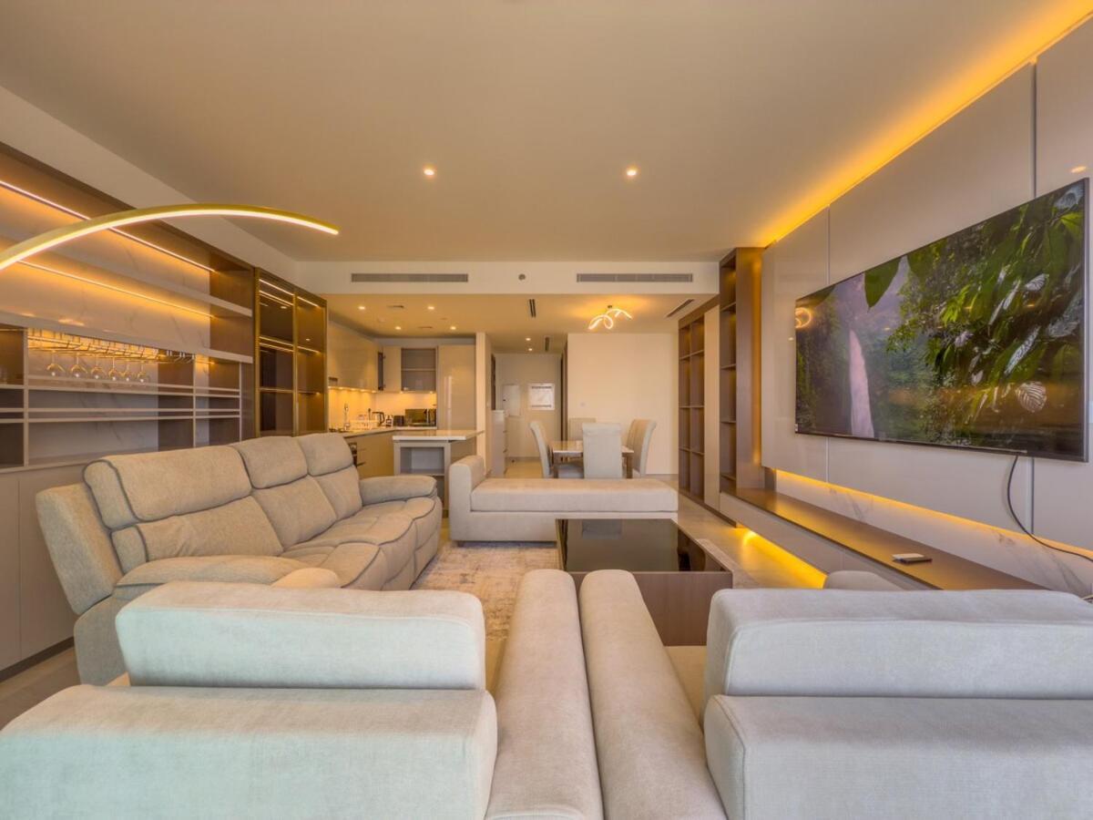 Apartment Elegant 2-br With Modern Comfort *